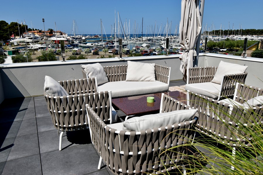 Taras na dachu z pięknym widokiem na morze - nieruchomość H3602 na Istrii.