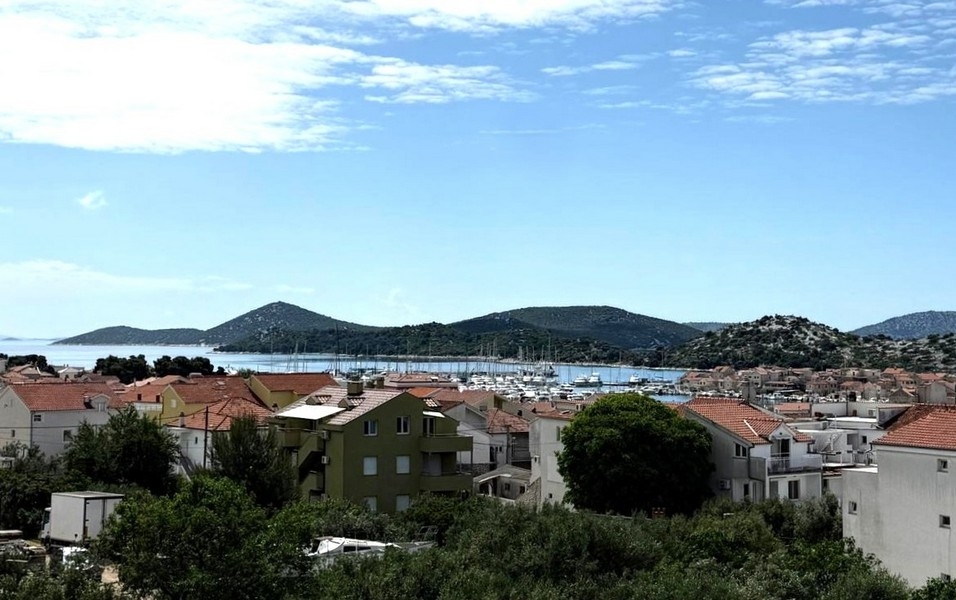 Widok na Tribunj i morze