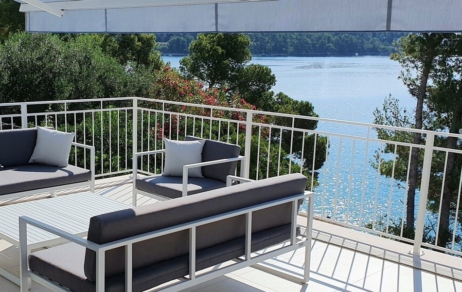 Taras z widokiem na morze.