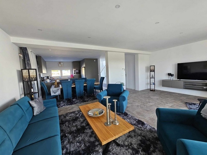 Otwarty salon i jadalnia