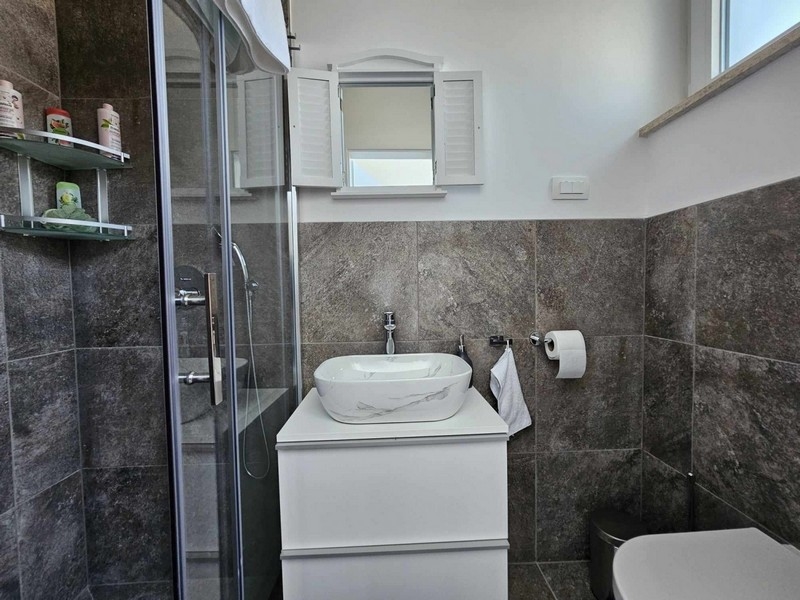 Łazienka z prysznicem.