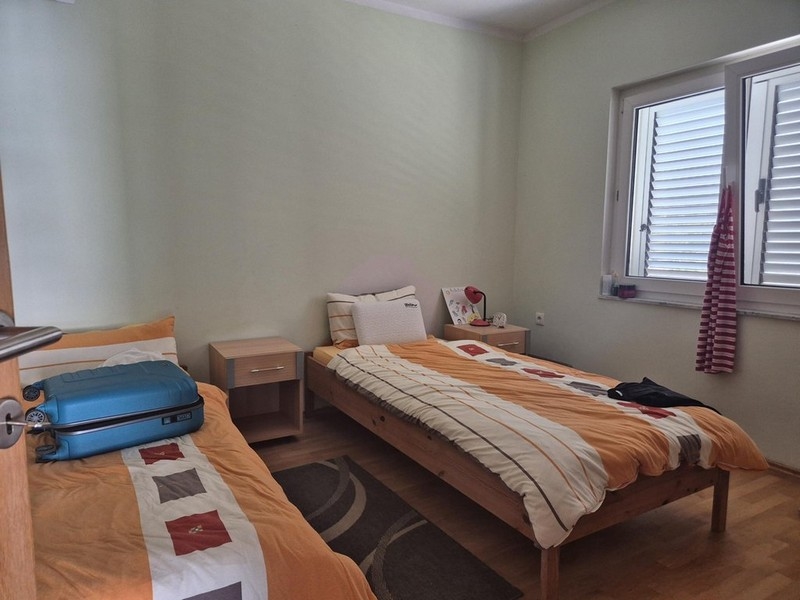 Sypialnia z dwoma pojedynczymi łóżkami