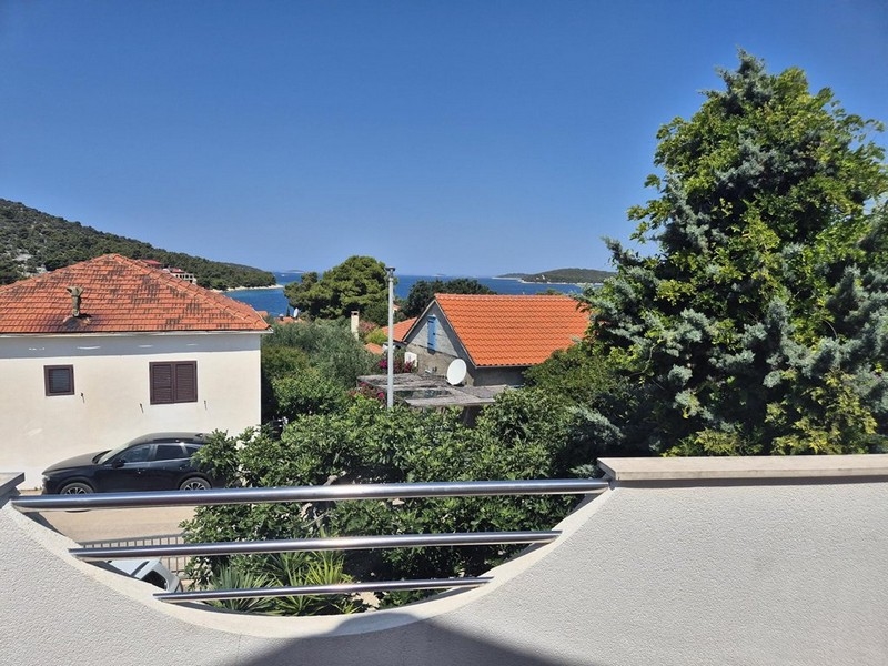 Widok na morze z górnego piętra domu H3617 niedaleko Rogoznicy w Chorwacji - Panorama Harcerska.