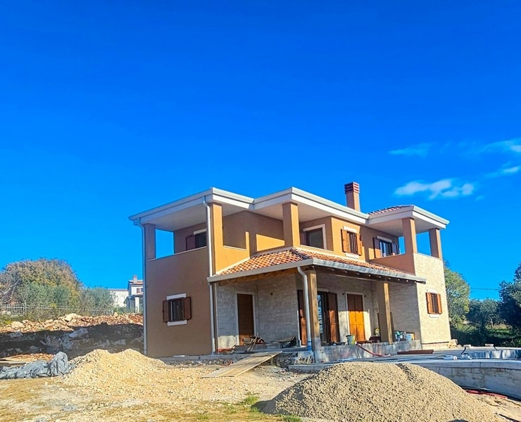 Piękna willa z widokiem na basen i morze - w budowie