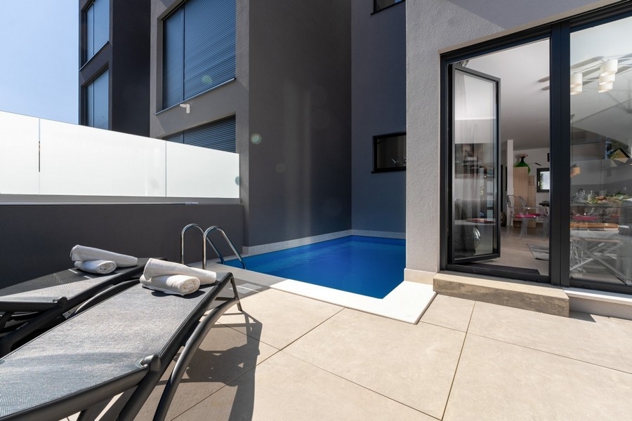 Nowoczesny dom z basenem na sprzedaż w Chorwacji - Panorama Scouting.