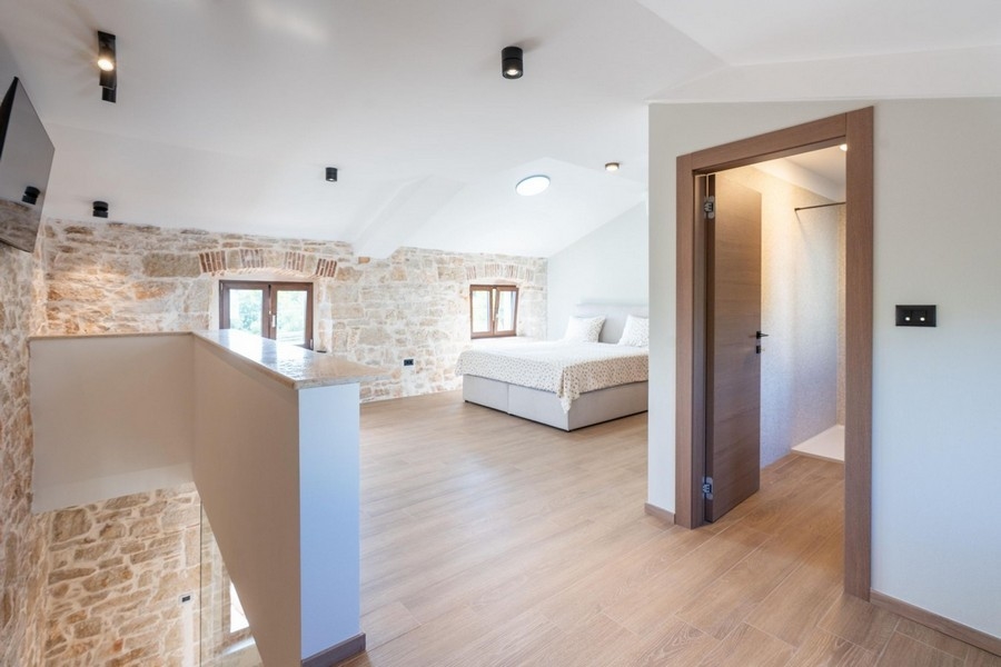 Piętro z sypialnią i łazienką