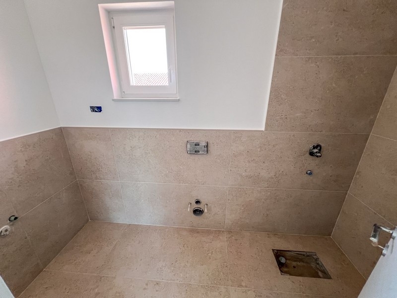 Nowoczesna łazienka w płytkach