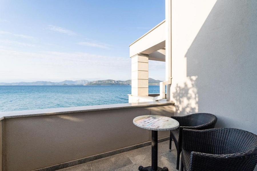 Kolejna sypialnia z wyjściem na balkon