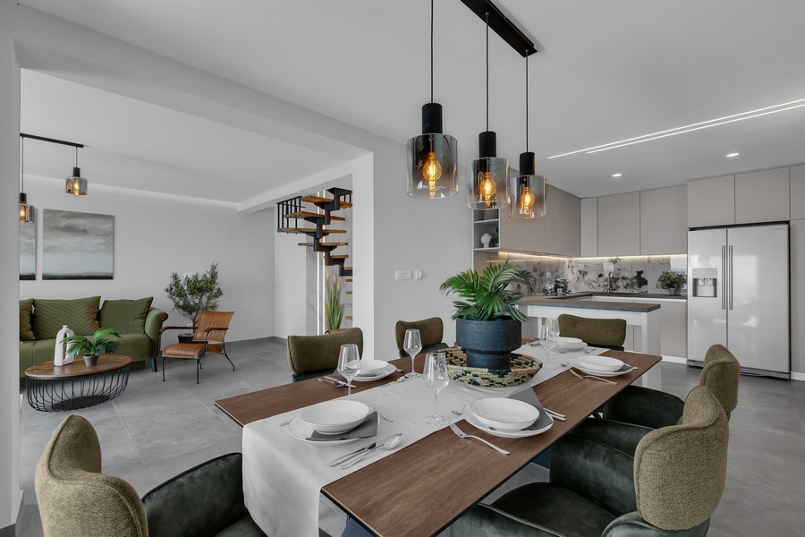 Jadalnia o stylowym wystroju obok kuchni