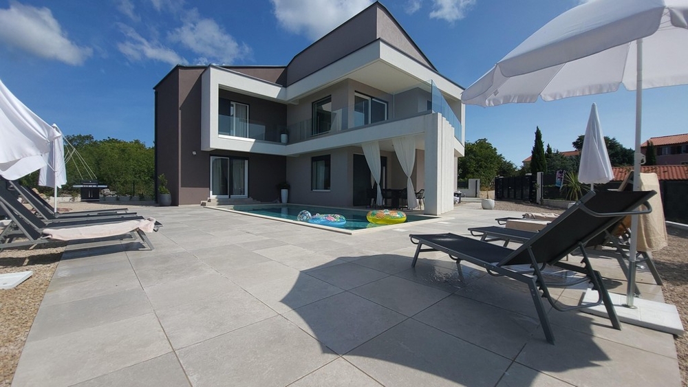 Sprzedam nowoczesny dom z basenem - Wyspa Krk H3667.