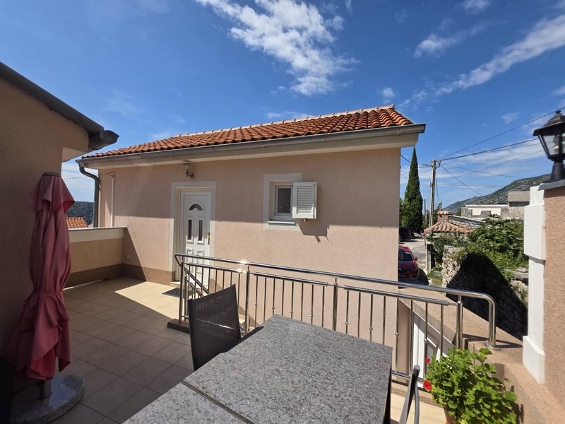 Dom na sprzedaż w spokojnej okolicy niedaleko Crikvenicy w miejscowości Grizane.