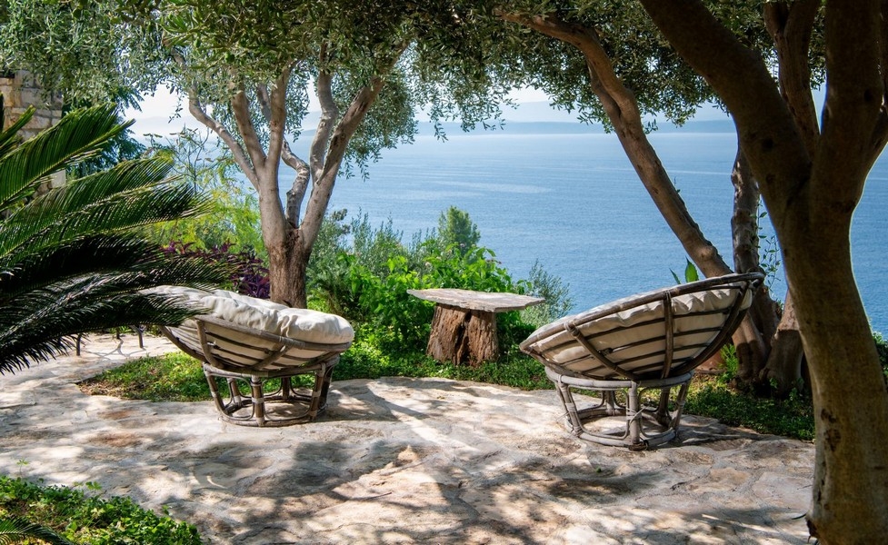 Panoramiczny widok na morze z willi H3676 na wyspie Brac w Dalmacji.