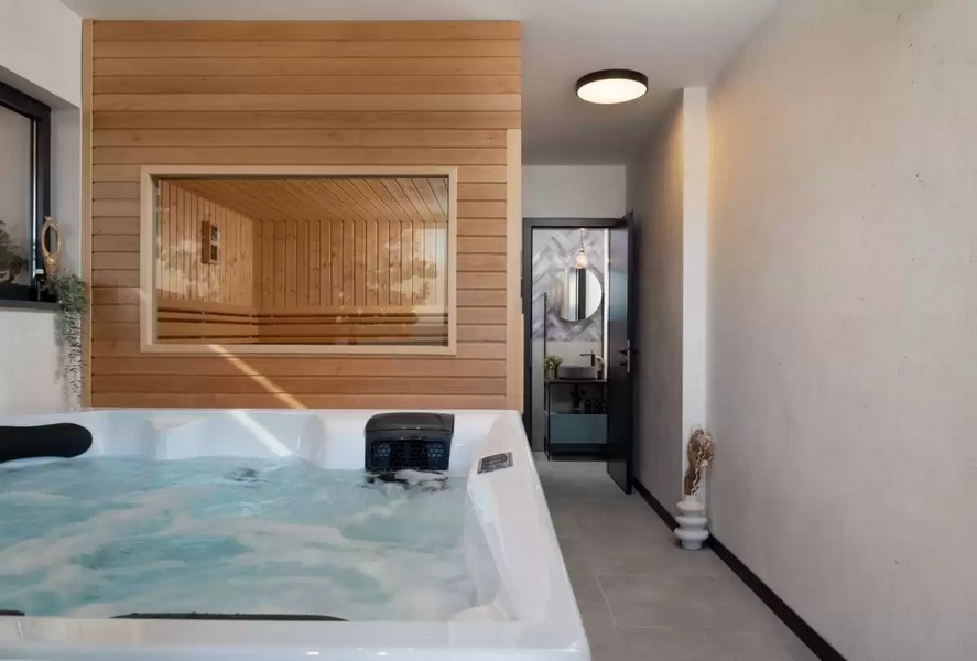 Strefa Wellness z jacuzzi i sauną