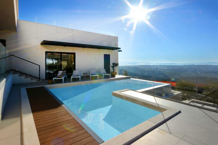 Basen w luksusowej willi H3682 w Chorwacji.