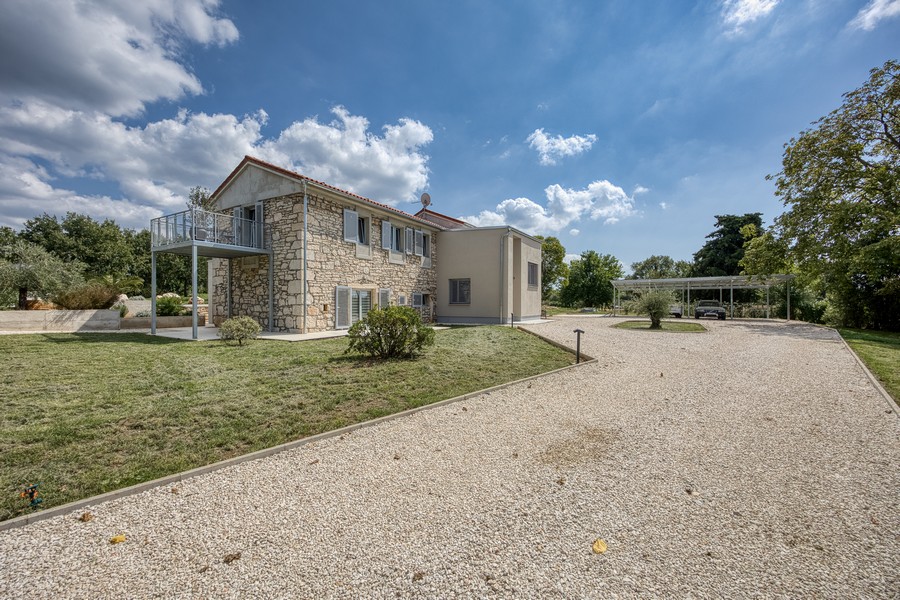 Śródziemnomorska willa z kamienia z dużym ogrodem na Istrii