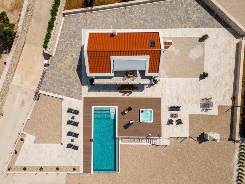 Nowoczesna luksusowa willa na sprzedaż na Brac w Chorwacji.