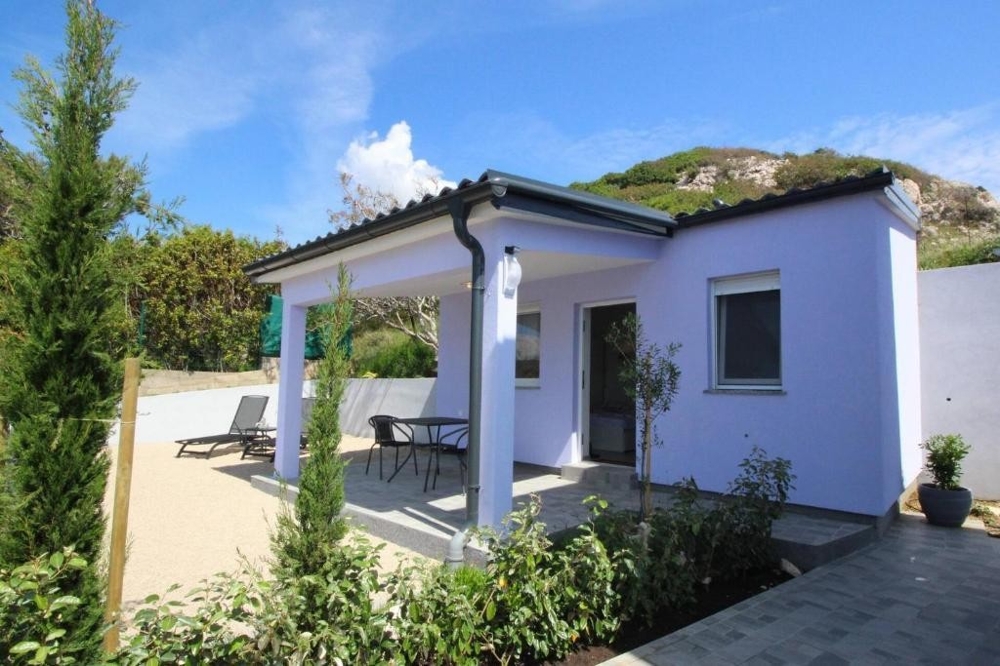 Strefa wejściowa nieruchomości H3688 w Baska na Krk.