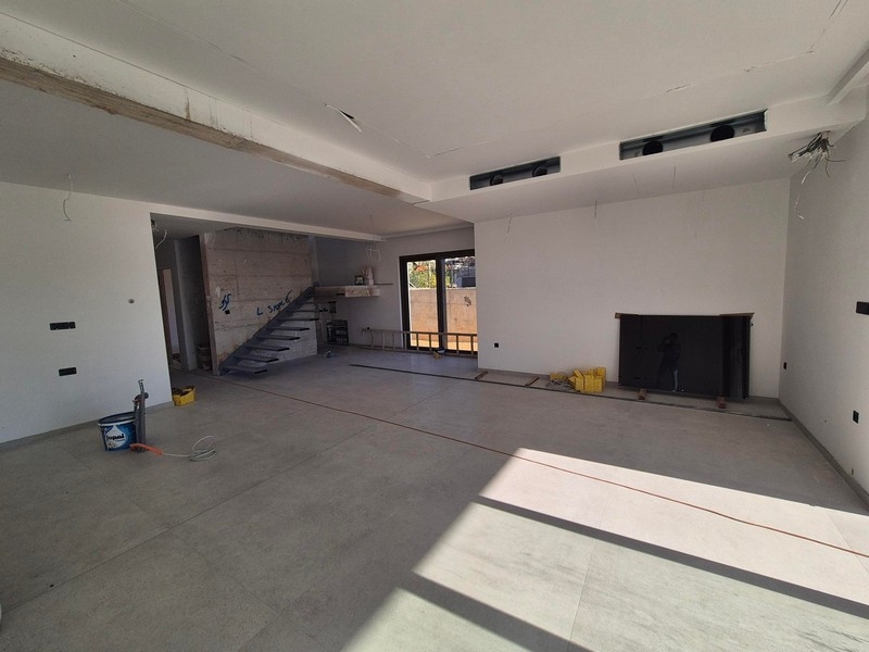 Kup nowoczesną willę w pobliżu Sibenika w Chorwacji.