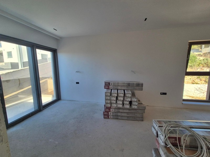 Powierzchnia mieszkalna w stanie deweloperskim.