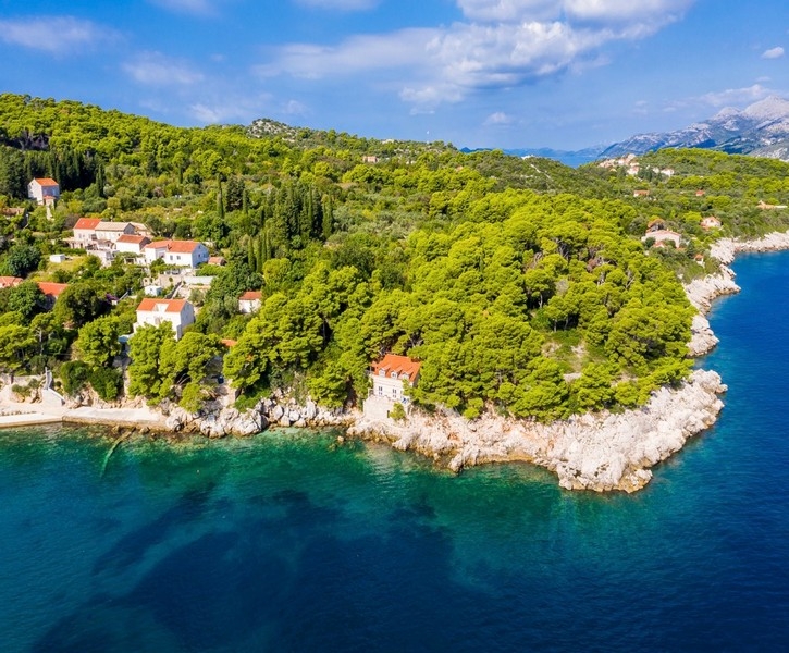 Kamienna willa w Chorwacji bezpośrednio na skalistym wybrzeżu