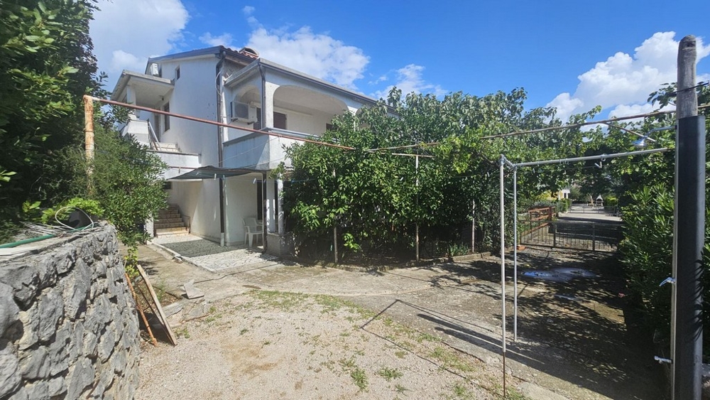 Na sprzedaż dom bliźniaczy na wyspie Krk w Chorwacji - Panorama Scouting H3697.