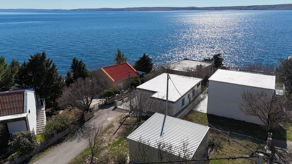 Dom w pierwszym rzędzie do morza w Lukovo Sugarje