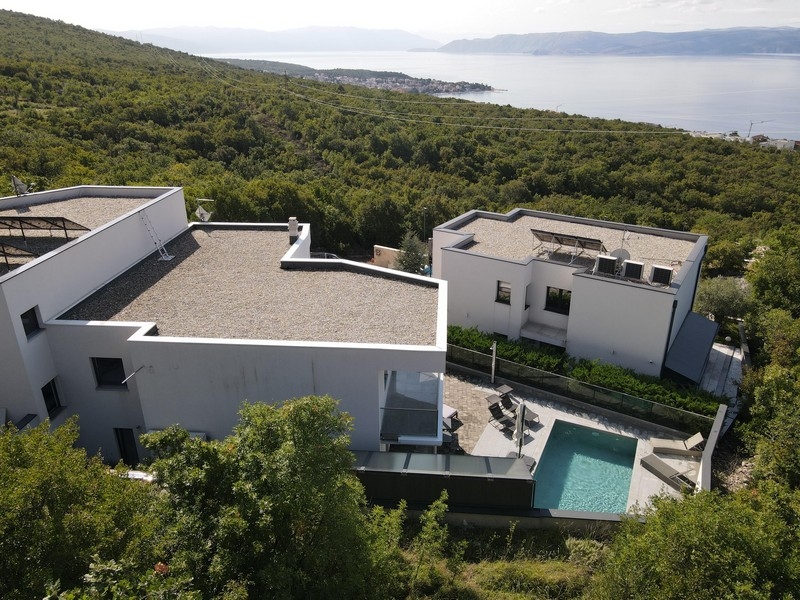 Luksusowa willa na sprzedaż w spokojnej okolicy w Crikvenicy.