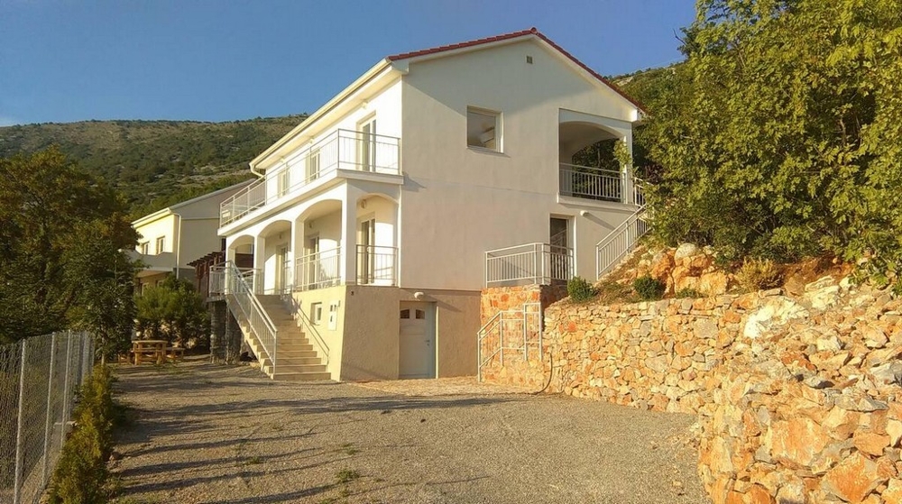 Sprzedam zadbany dom blisko morza w Chorwacji.