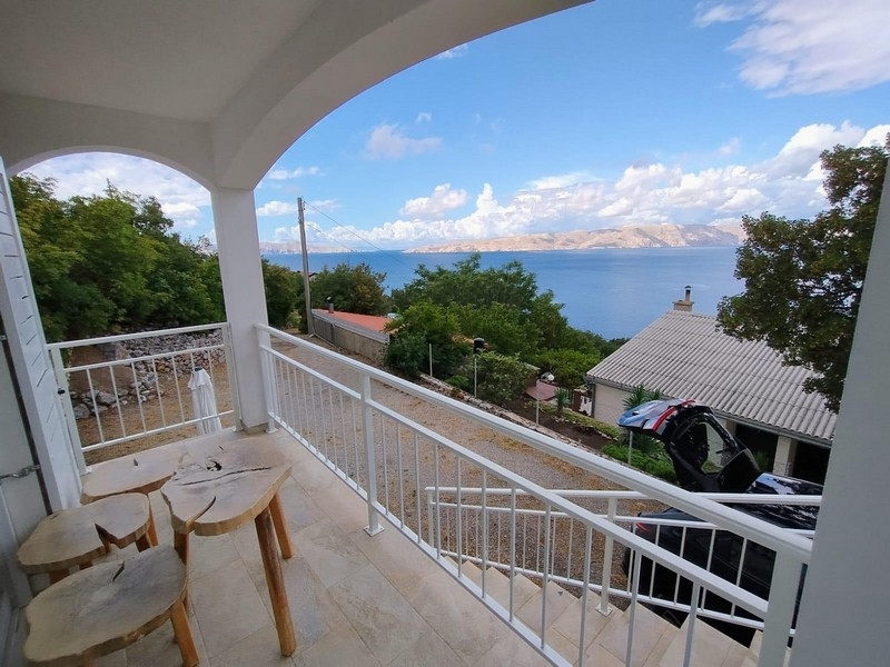 Zadaszony taras z widokiem na morze