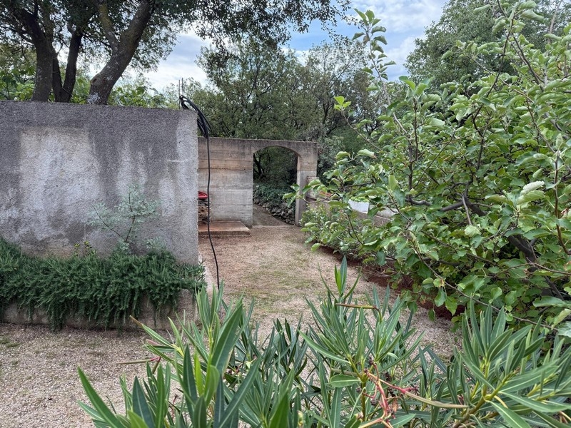 Ogród na posesji H3718 w Smrika, Chorwacja.