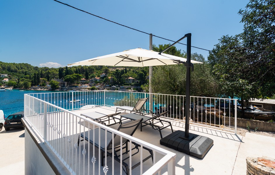 Dom nadmorski na sprzedaż na wyspie Solta w Chorwacji.