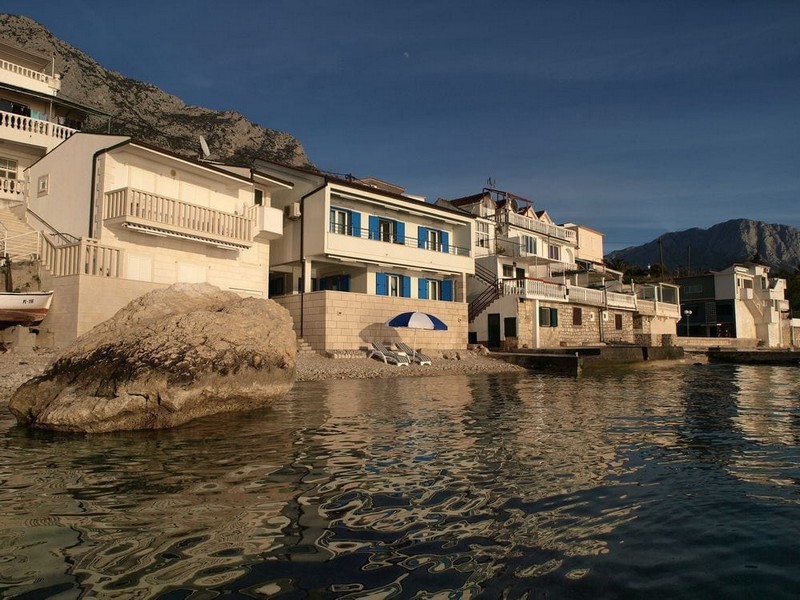 Sprzedam dom w 1 rzędzie do morza w Chorwacji - Panorama Harcerska.
