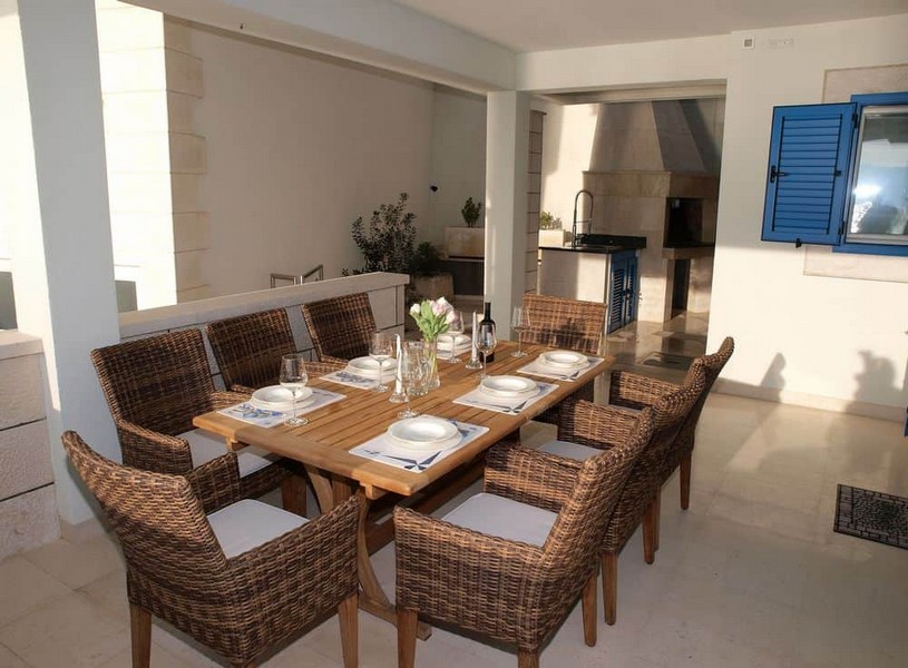 Taras z jadalnią i grillem