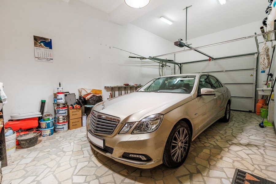 Garaż nieruchomości H3730 w Chorwacji.