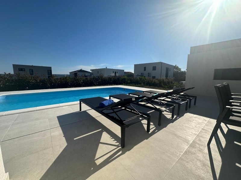 Sprzedam willę z basenem - Panorama Harcerska.