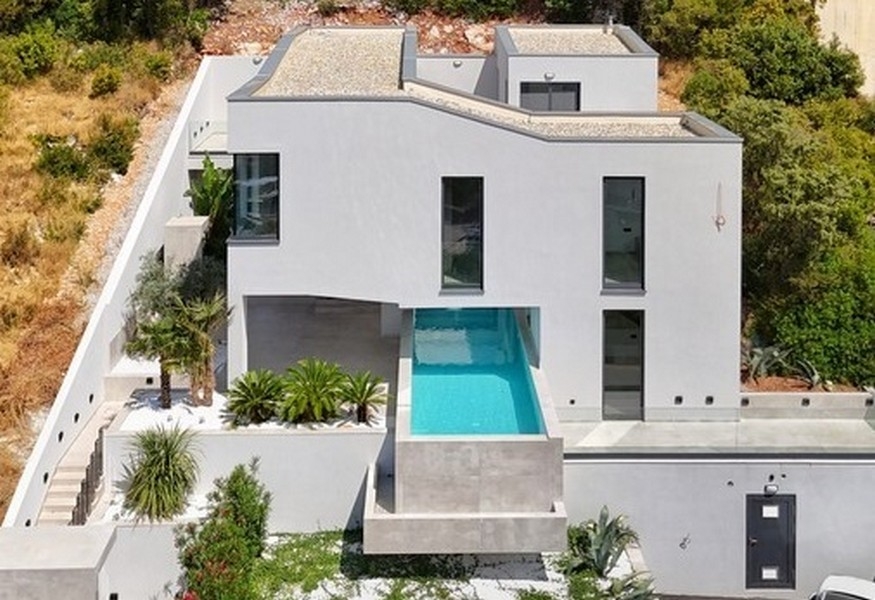 Na sprzedaż willa z basenem bez krawędzi w Chorwacji.