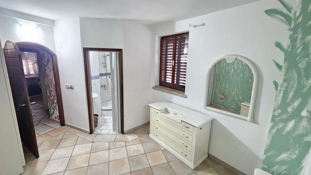 Przedpokój z dostępem do łazienki