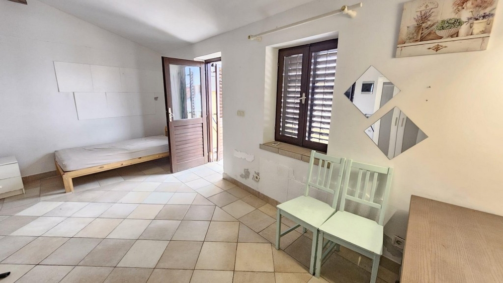 Jasny pokój z wyjściem na taras