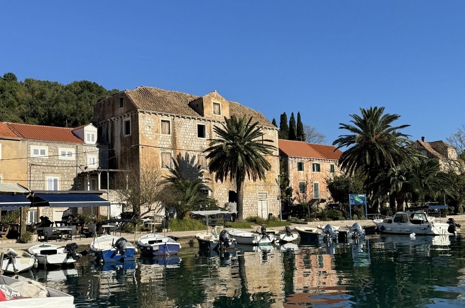 Dom do remontu na sprzedaż w Chorwacji.