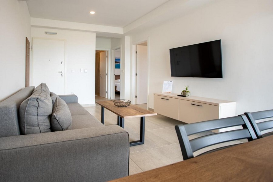 Jasny salon z telewizorem