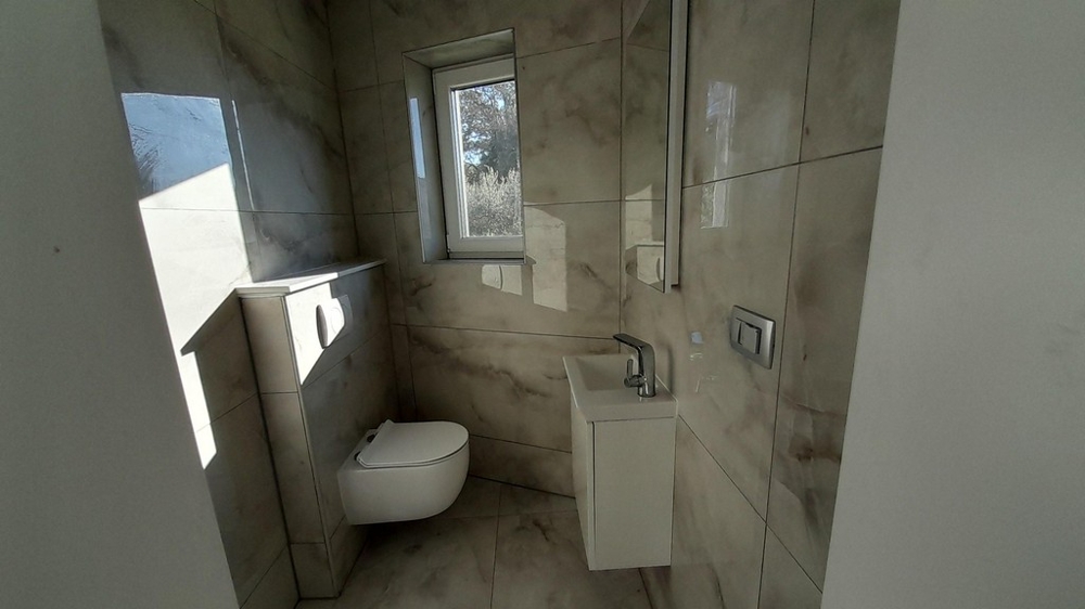 Nowoczesna łazienka z naturalnym światłem