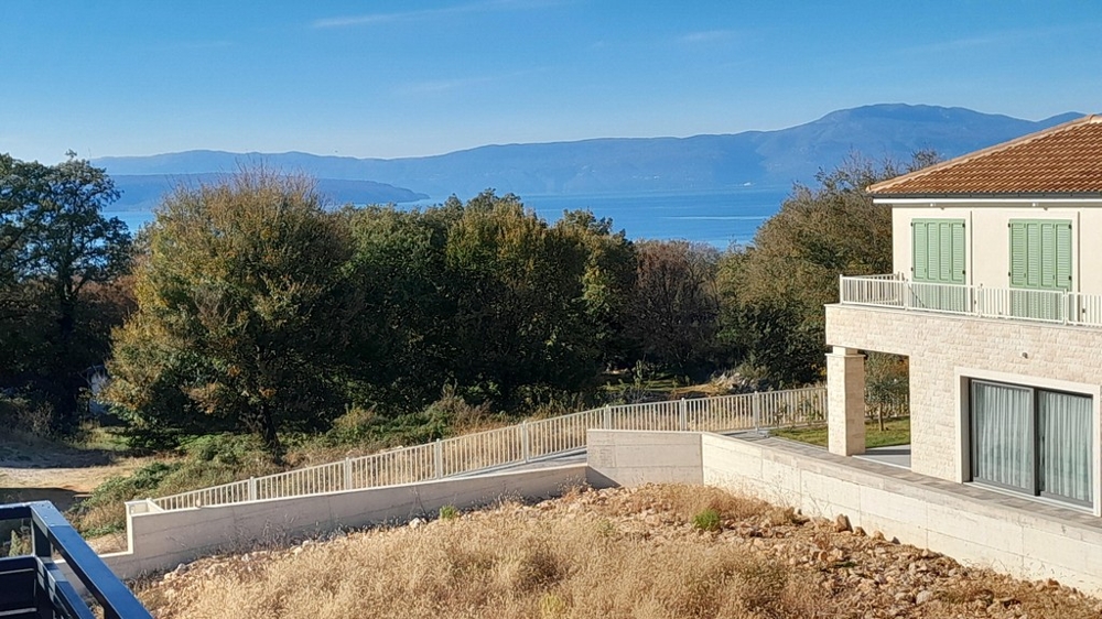 Widok na morze z tarasu domu H3772 w Malinskiej na wyspie Krk