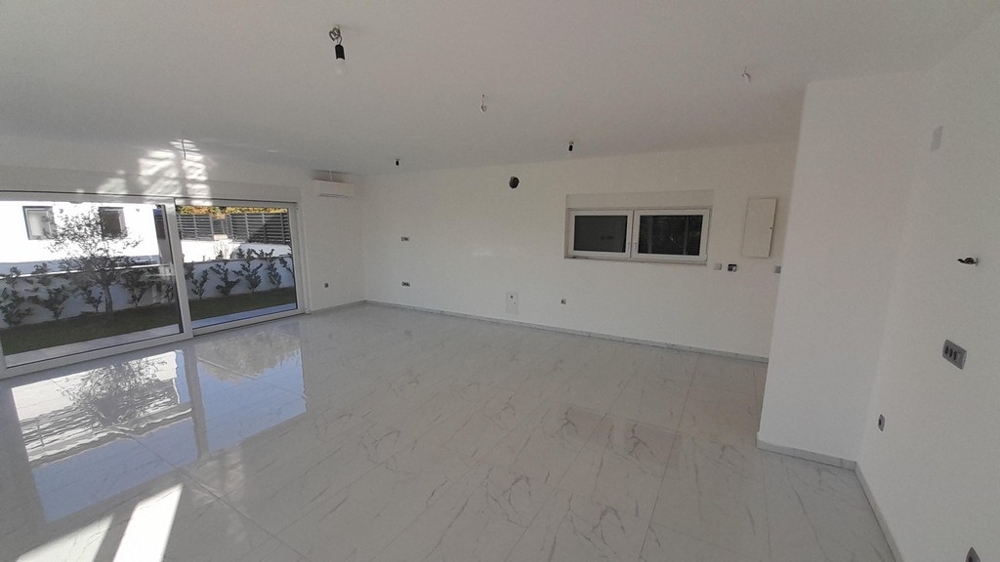 Przestronny salon na parterze