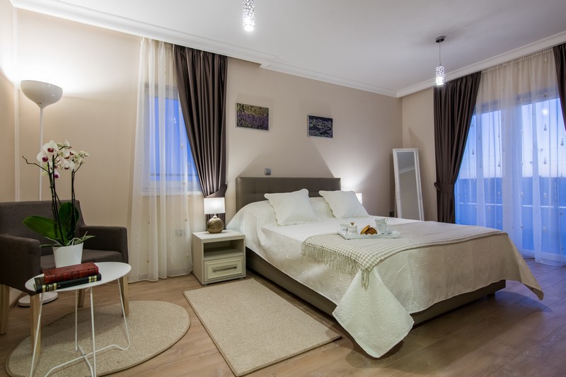 Pokój rekreacyjny ze stołem bilardowym na parterze domu - kup dom jednorodzinny w Chorwacji.