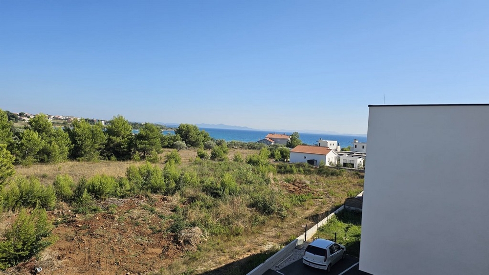 Widok na morze z balkonu nowej willi H3778 w pobliżu plaży w Privlace.