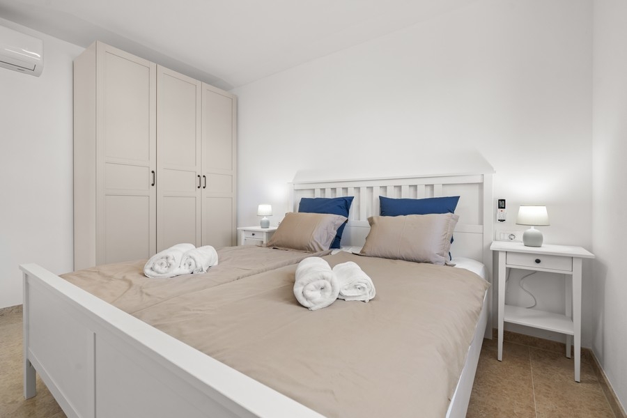 Sypialnia z podwójnym łóżkiem