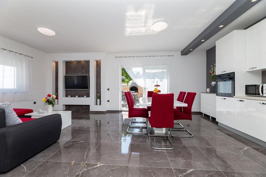 Otwarta część dzienna z kuchnią