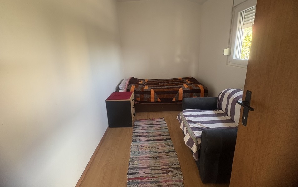 Sypialnia z łóżkiem pojedynczym