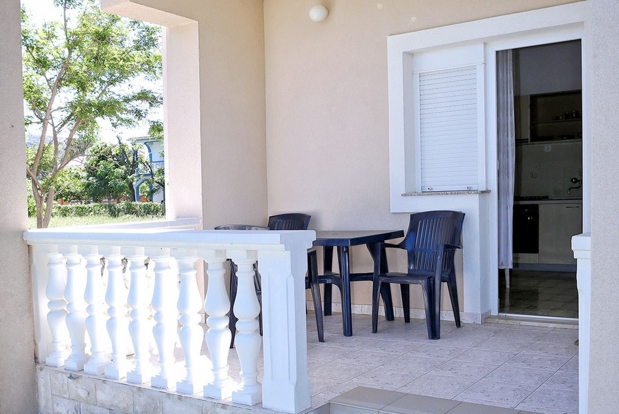 Strefa wejściowa nieruchomości H3790 w Chorwacji - Panorama Harcerska.