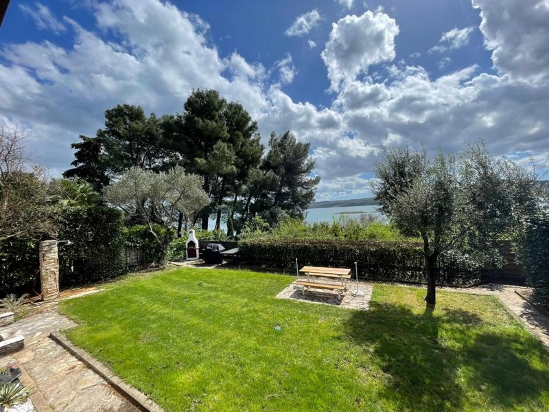 Część ogrodowa z widokiem na morze